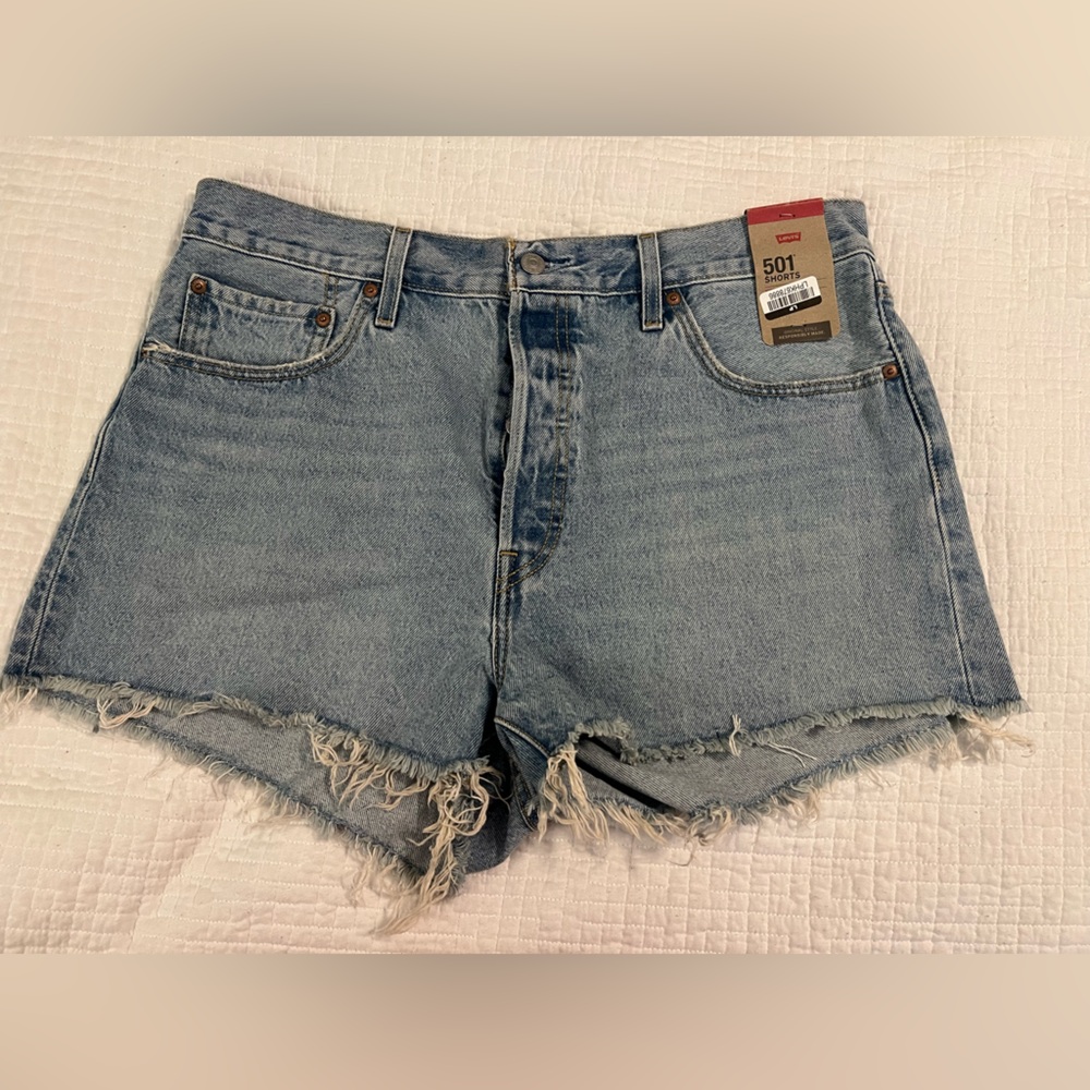 New with tag Levi 501 shorts!!